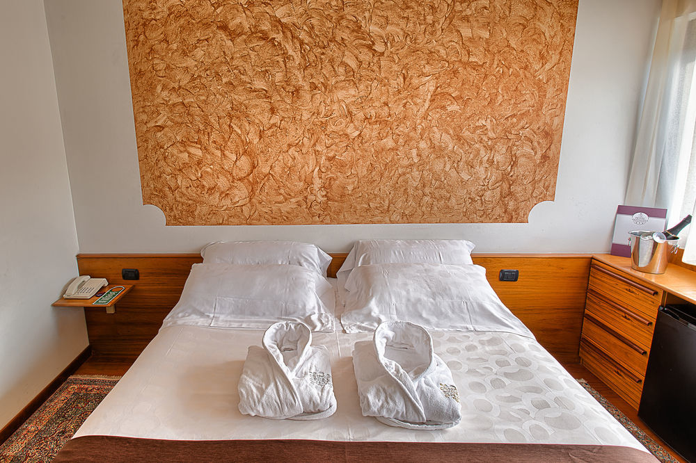 Hotel Valpolicella International ซานเปียโตร อิน กาเรียโน ภายนอก รูปภาพ